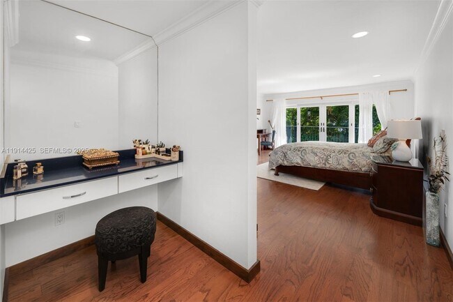 Building Photo - 10645 SW 89th Ct