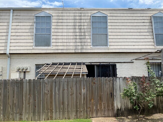 Building Photo - 6201 Ranchester Dr