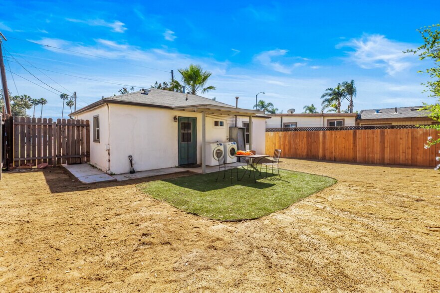 Building Photo - 1070 10th St