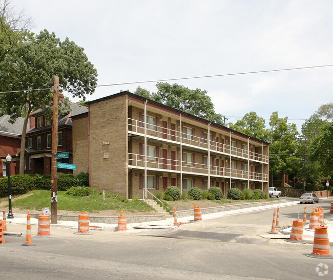 Primary Photo - 2262 N High St