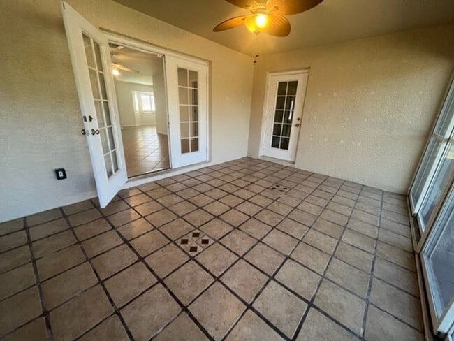 Building Photo - 1126 Calmar Ave