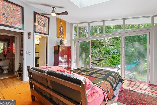 Building Photo - 1232 Bernadette Ln NE