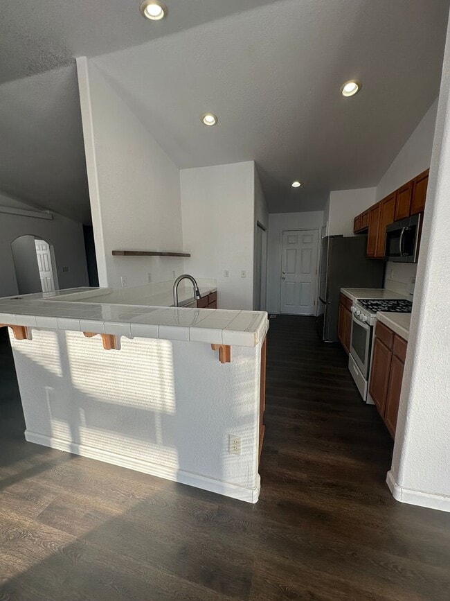 Building Photo - 904 Julia Ln