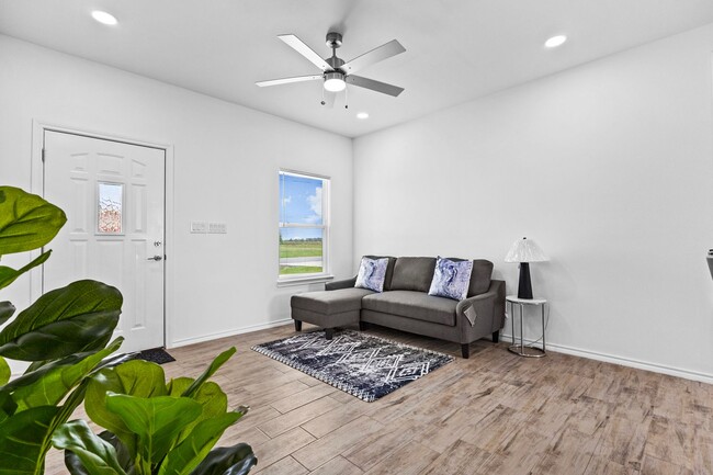 Building Photo - 426 Arroyo Ln
