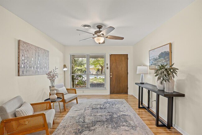 Building Photo - 3205 Whites Dr