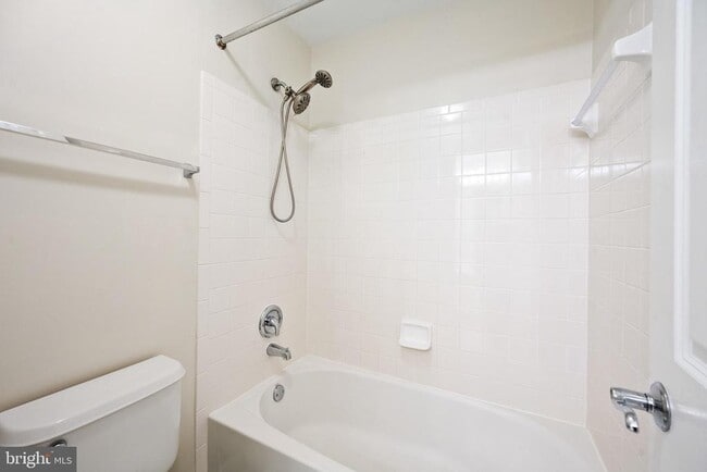 Building Photo - 2393 Watters Glen Ct