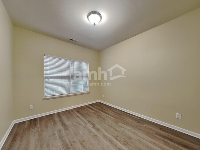 Building Photo - 5279 Crosswinds Rd