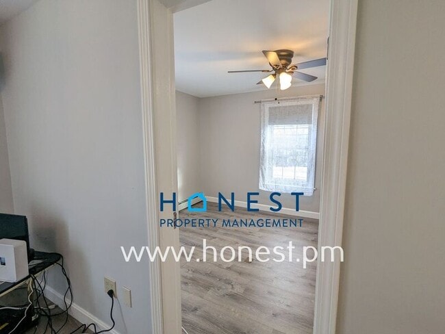 Building Photo - 162 College Ave