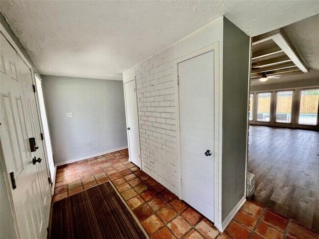 Building Photo - 14007 Overbrook Ln
