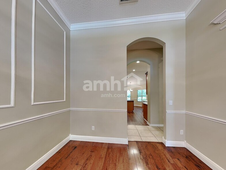 Building Photo - 883 Moonluster Dr