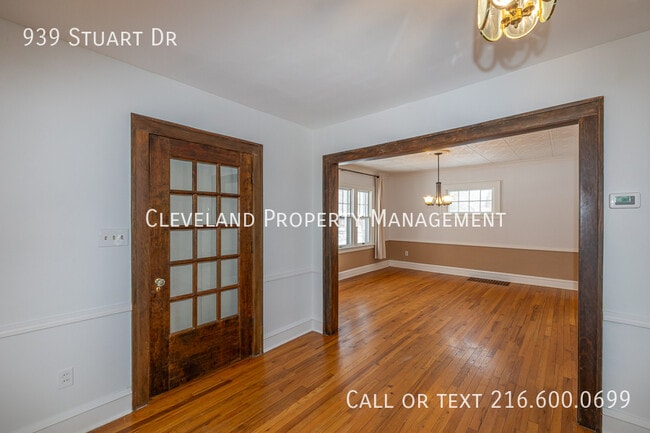 Building Photo - 939 Stuart Dr