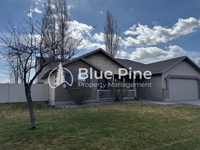 Building Photo - 294 Oaktrail Dr