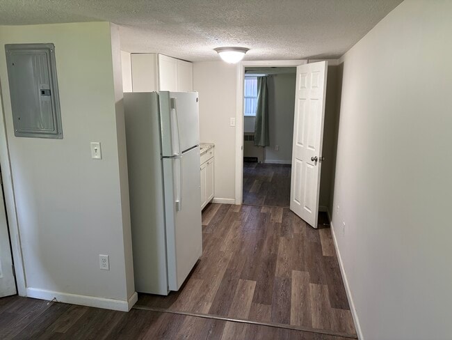 Building Photo - Eastlawn Properties