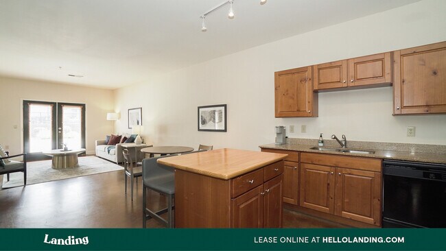 Building Photo - 316 King St