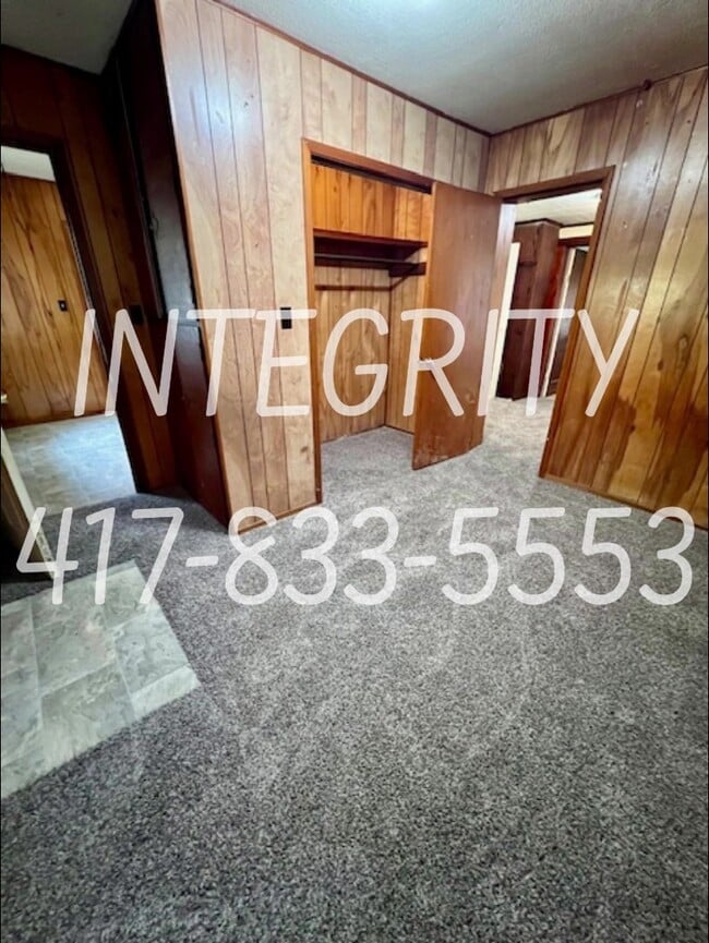 Building Photo - 1631 E 8th St N