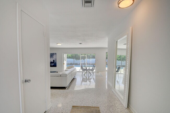 Building Photo - 1171 Bimini Ln