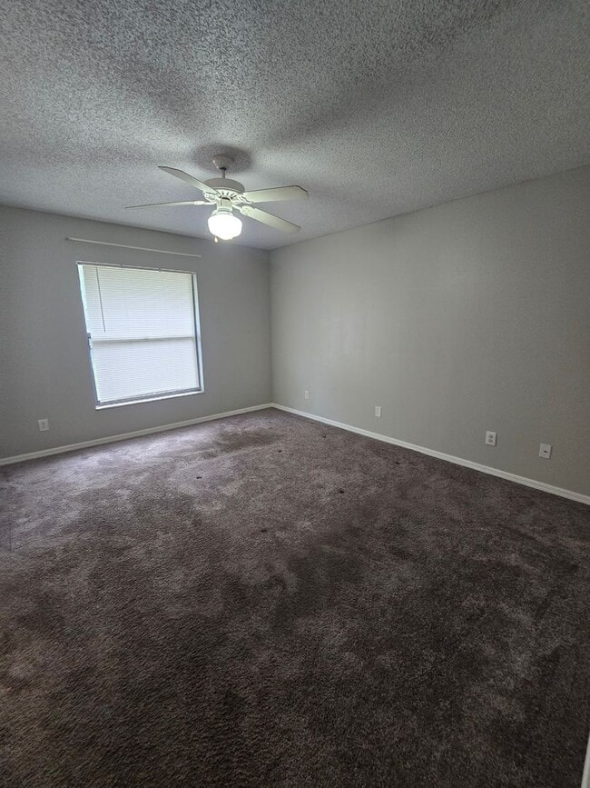 Building Photo - three bedroom 2 bath with garage