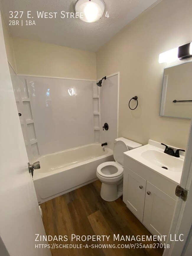 Primary Photo - Updated 2 bedroom 1 bathroom apartment loc...