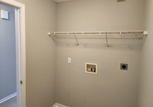 Building Photo - Three Bedroom Two Bath Home in Deerfield Farms Dayton, Indiana