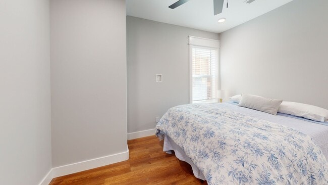 Building Photo - 4BR/4BA Townhome in the Heart of Fort Sand...