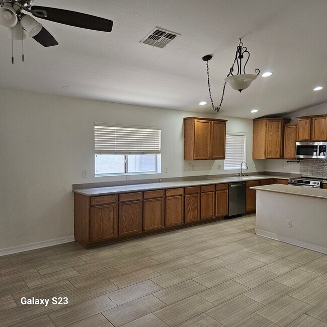 Building Photo - Oasis in Northwest Sun City