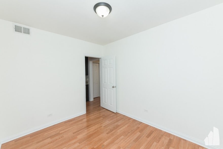 Building Photo - 4948 N Harding Ave