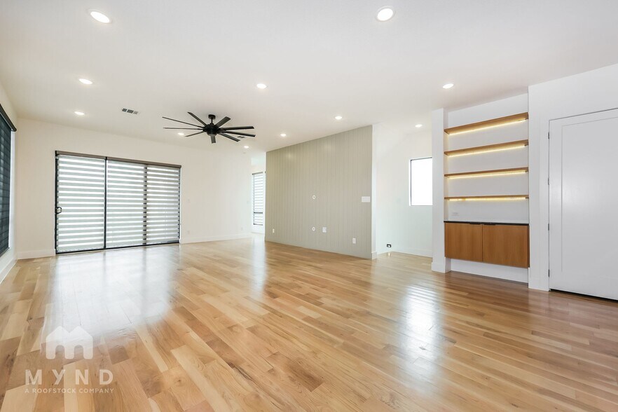 Building Photo - 1012 Mobile St