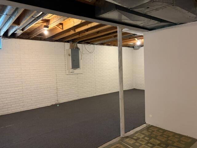 Building Photo - 328 N Pointe Dr