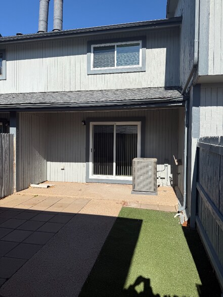 Building Photo - 3025 W Stuart St