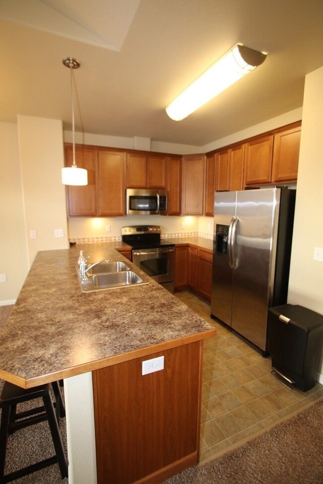 Building Photo - 3 Bedroom Condo close to JBER!