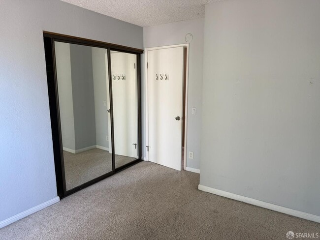 Building Photo - 3660 Knollwood Terrace