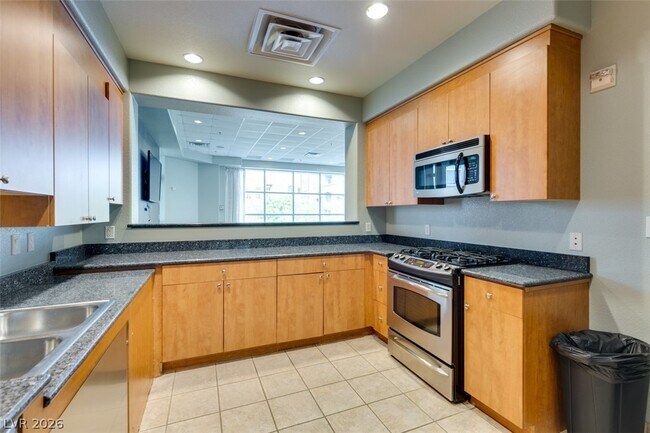 Building Photo - 38 E Serene Ave
