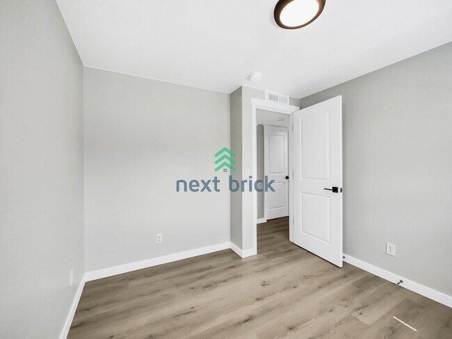 Building Photo - Beautiful 3 beds, 1 bath Single Family Home is available for Rent in Renton!