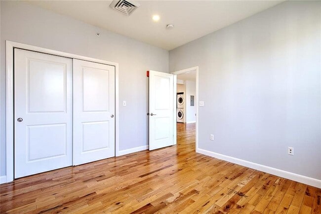 Building Photo - 400 Hope St