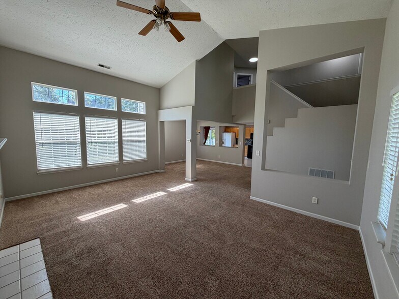 Building Photo - 14173 Jasmine Ct