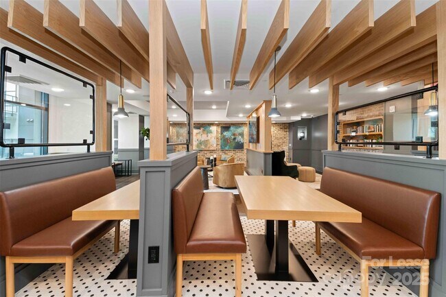 Building Photo - 3305 South Blvd