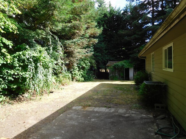 Building Photo - 1536 Vashon Ave NE
