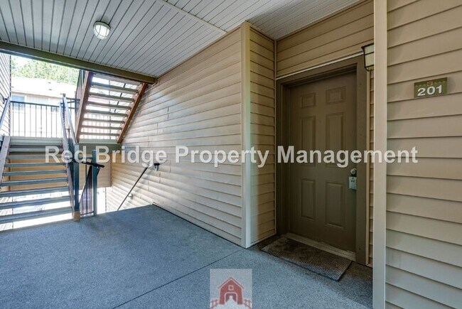 Building Photo - 10834 NE Holly St