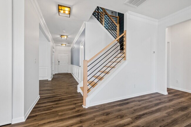 Building Photo - Spacious 5 Bedroom 3 Bath Home in highly sought after Walnut Creek!