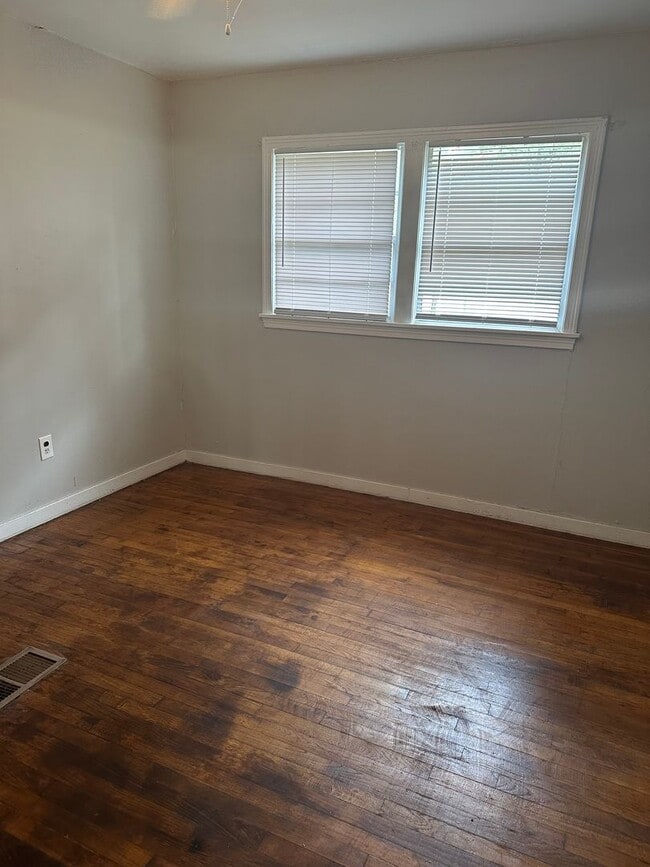 Building Photo - 3613 Southland Dr