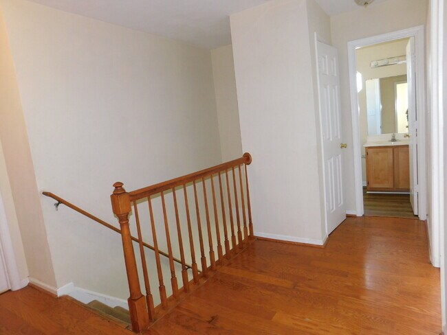 Building Photo - "Spacious 4-Bedroom Gem on Hughart Street with 2.5 Bathrooms and 2108 Sq. Ft. of Comfort!"