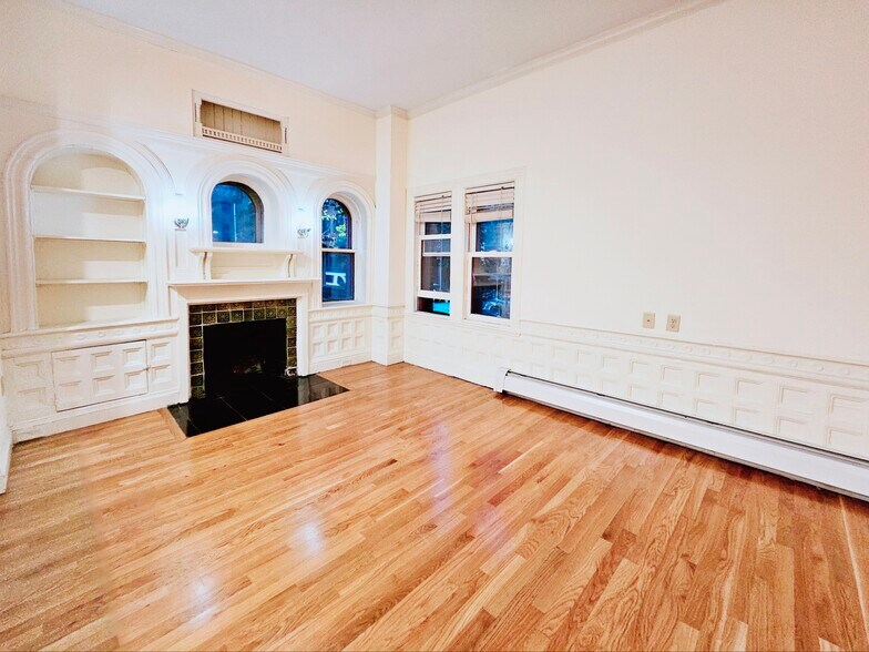 Building Photo - 197 Commonwealth Ave