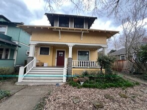 Building Photo - 1402 SE 32nd Ave