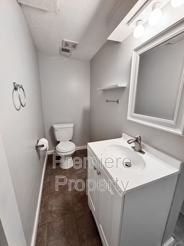 Building Photo - 3908 Springfield St