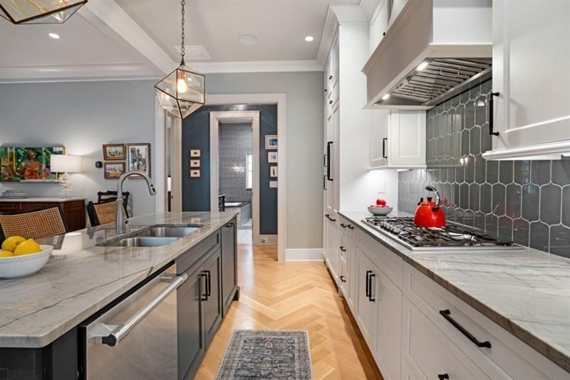 Building Photo - 407 8th St NE