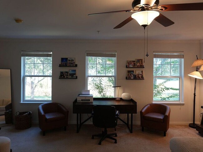 Building Photo - 1004 Waterside Dr