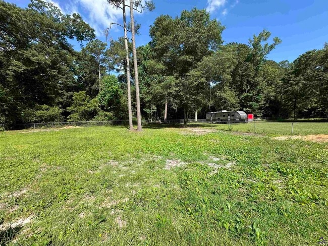 Building Photo - 1021 Greenwood Dr