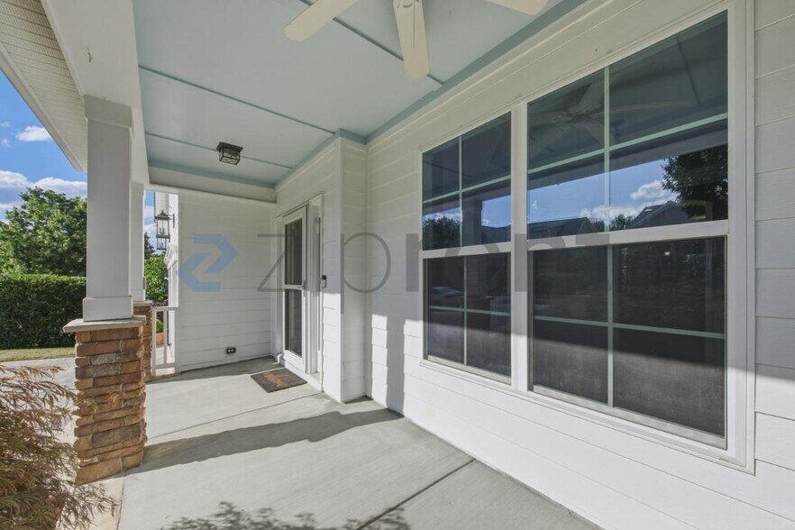 Building Photo - Unit