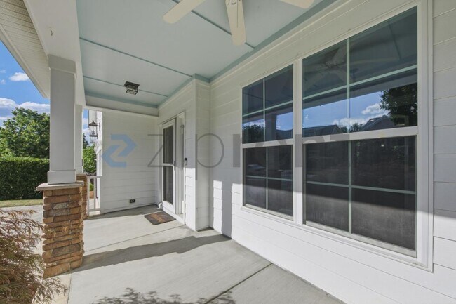 Building Photo - Unit
