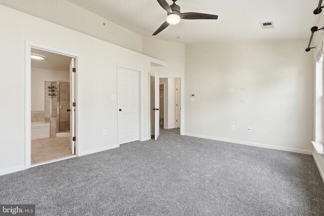 Building Photo - 941 Pine Forest Ln